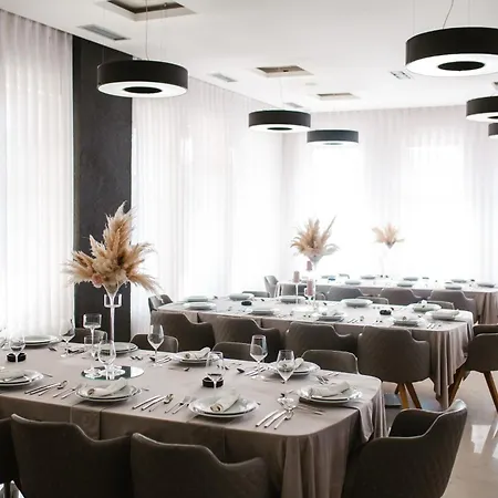 Garni Uni Elita Lux Hotell 3*