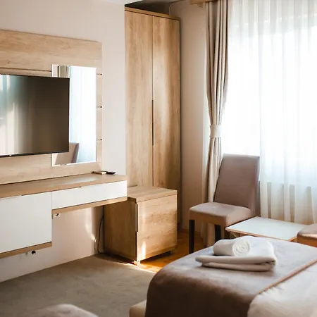 Hotell Garni Uni Elita Lux Ni