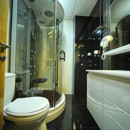 Garni Uni Elita Lux Hotell 3*