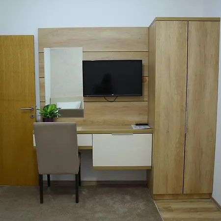 Garni Uni Elita Lux Hotell Ni